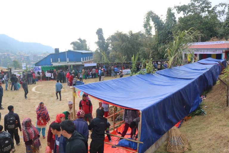 खोटाङमा सुरु भएको बृहत कृषि मेला अवलोकन गर्नेको भीड
