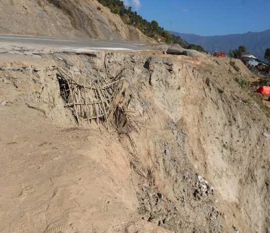 पहिरोले बगाएको विमानस्थलको निर्माणाधिन पर्खाल पनि गुणस्तरहीन