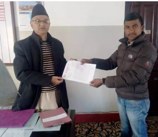 निःशुल्क शिक्षाको मागमा सिडिओमार्फत प्रधानमन्त्रीलाई ज्ञापनपत्र