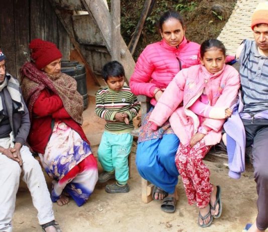 हात–खुट्टा गुमाएका हरिकाजीको मनै छिनाउने दर्द (भिडियो रिपोर्ट सहित)