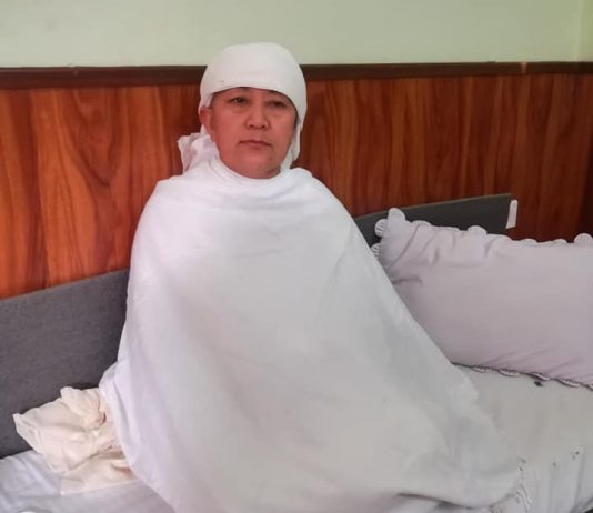 खोटाङकी सांसद उषाकला टाउको मण्डन गरेर यसरी बसिन् क्रियापुत्री (भिडियो)