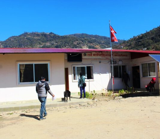 मजदुर तथा विद्यार्थीलाई डेरा–डेरामै राहत : दिप्रुङ चुईचुम्माको राहत प्याकेज