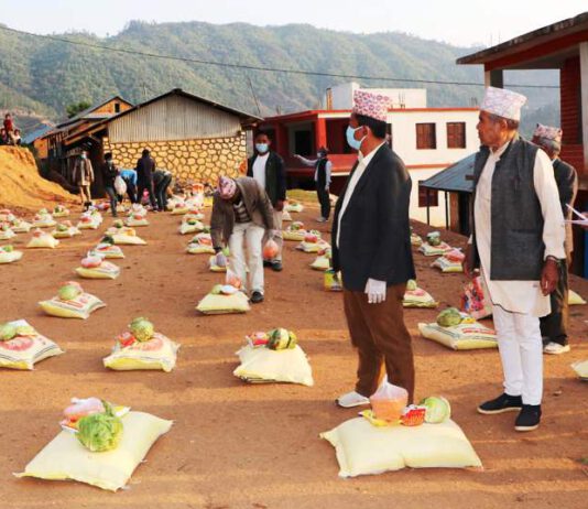 दिप्रुङ चुईचुम्मा गाउँपालिकाद्वारा राहत वितरण