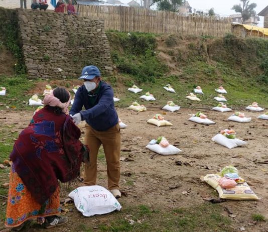 दिप्रुङ चुईचुम्मामा तेश्रो चरणको राहत वितरण सुरु