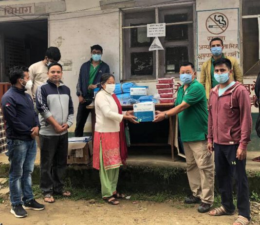 जिल्ला अस्पताललाई ब्रिटिस गोर्खा वेलफेयरद्वारा स्वास्थ्य सामग्री प्रदान