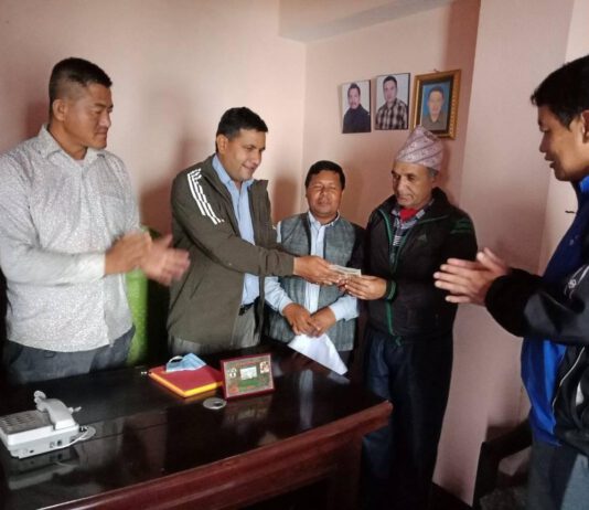 खोटाङका अग्नि पिडित कटवाललाई १ लाख २६ हजार सहयोग