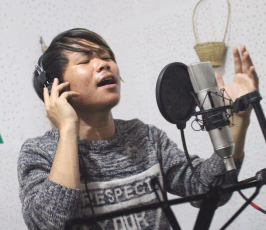 ‘रुँदा–रुँदै हाँसेको मान्छे…’: सागर संसारको सदावहार स्वर (भिडियोसहित)