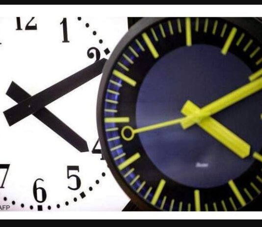 कोठाको यो दिशामा घडी कहिल्यै नराख्नुस्, हुनेछ अशुभ