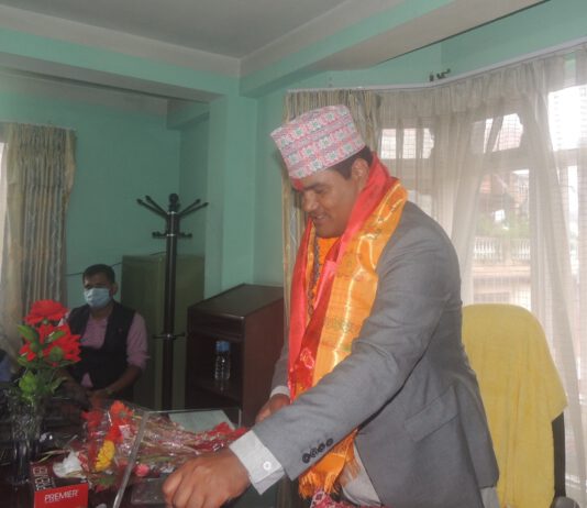 यस्तो देखियो खोटाङका डा. रोकाको पदभार ग्रहण (फोटो फिचरसहित)