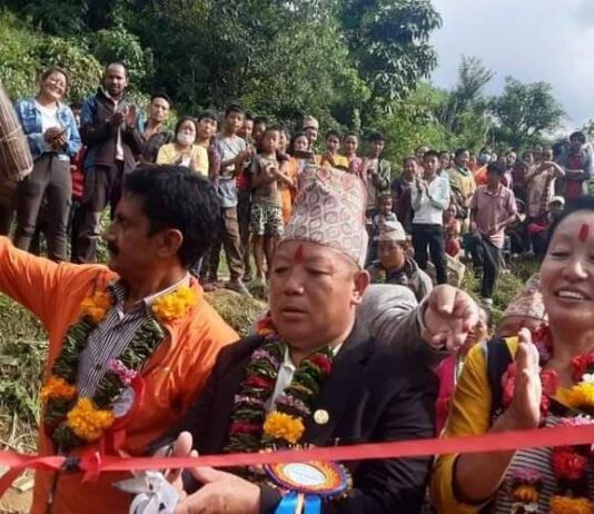 गाउँमा विद्युत पुगेपछि भोजसहित खुशीयाली