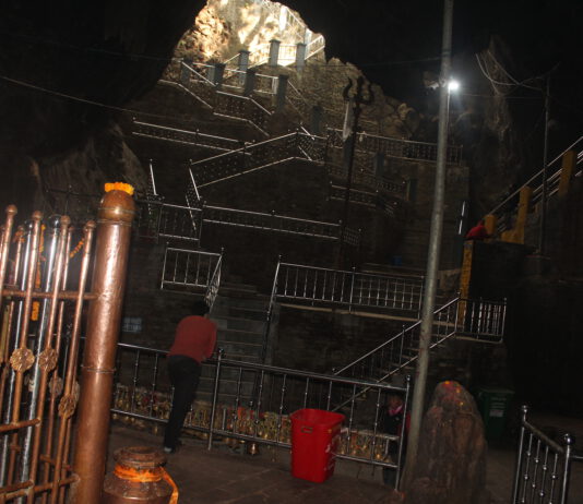 हलेसी मन्दिर खुलेको एक महिनामा ६ लाख बढी भेटी संकलन