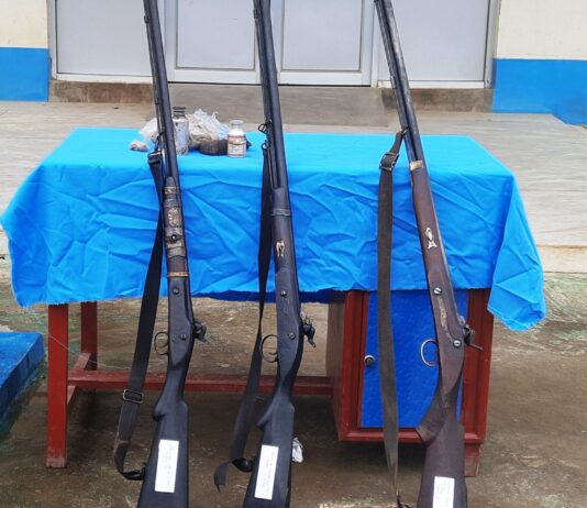 भरुवा बन्दुक सहित पाथेकाका तीन जना पक्राउ