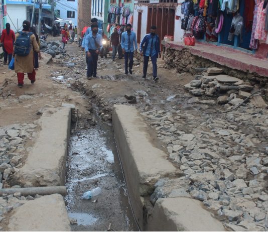 दिक्तेलबजार सडक ढलान सुचारु गर्न मेयरको सात दिने अल्टिमेटम, अन्यथा कार्बाही प्रक्रिया