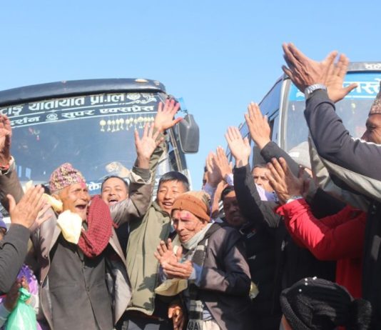 खाल्लेमा बस पुगेपछि गाउँले खुसी