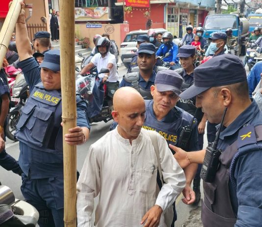 मेयरकाे आमरण अनसन: ५ घण्टा वार्ता बस्दा पनि सहमति जुटेन