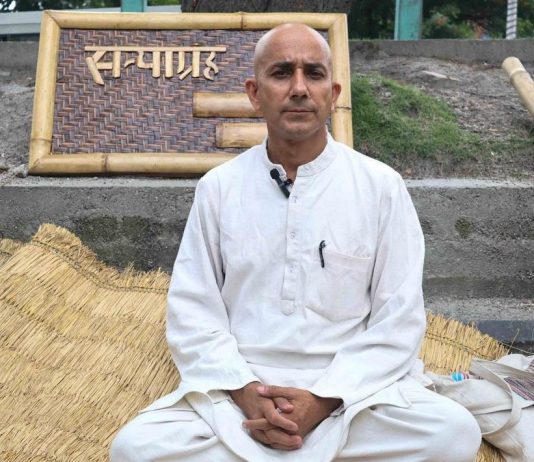 सात बुँदे माग अघि सारेर दिक्तेलका मेयर भट्टराईद्धारा मण्डलामा सत्याग्रह सुरु