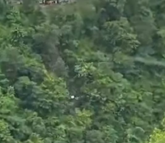 हलेसी दर्शन गरेर फर्कदै गरेकाे माईक्रो दुर्घटना, १ काे निधन १४ घाइते