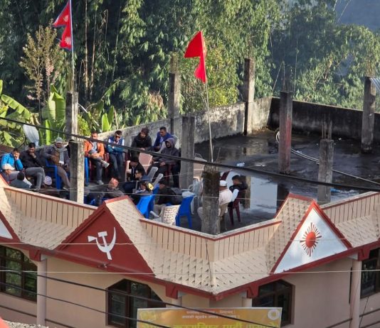 एमाले खाेटाङमा प्रतिनिधि चयनमा गम्भीर विवाद: अध्यक्ष नै भन्छन्- ‘कठाेर निर्णयबारे साेच्दैछु’